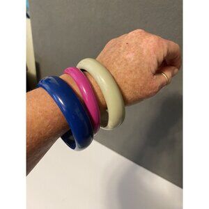 Vintage Plastic Bangle Bracelets Set Of 3 Pink Beige Blue 80/90's Style Retro